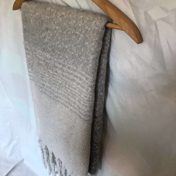 Super Soft Fringe Edge Scarf - Picture 4 of 6